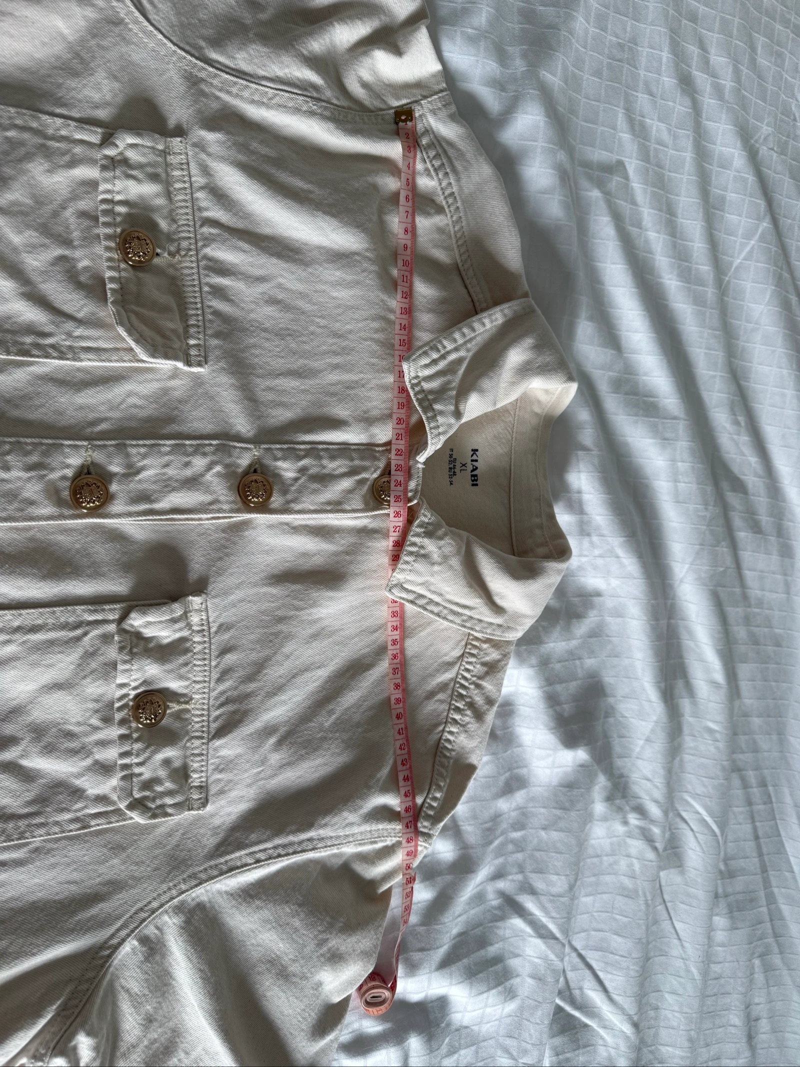 Chaqueta vaquera crema con botones dorados - Kiabi - XL – photo 11
